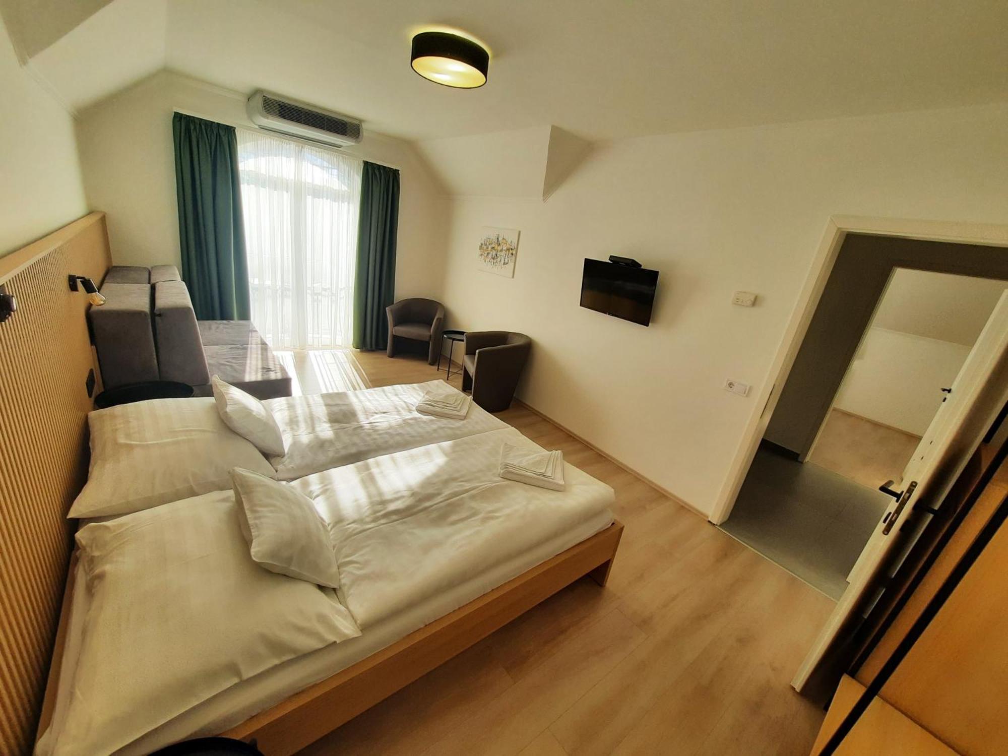 Sovirag Termal Panzio Hotel Hajdunanas Luaran gambar