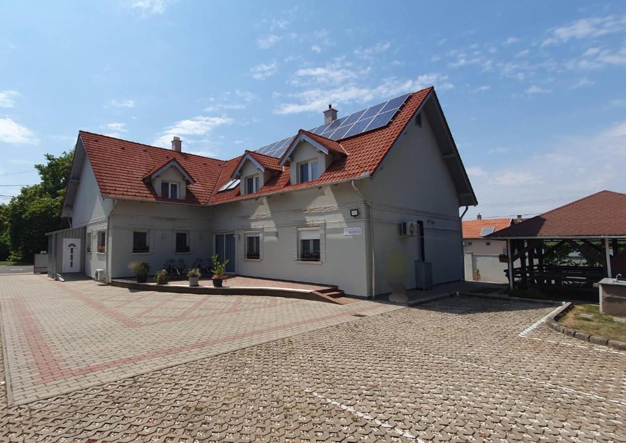 Sovirag Termal Panzio Hotel Hajdunanas Luaran gambar